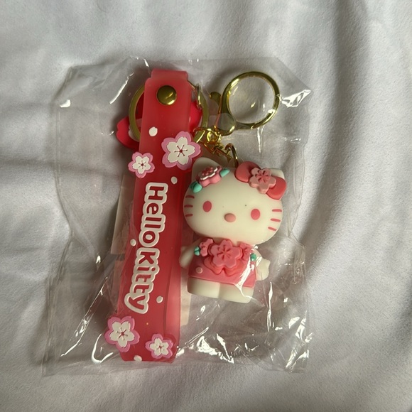 🆕 Hello Kitty Keychain - Picture 3 of 3
